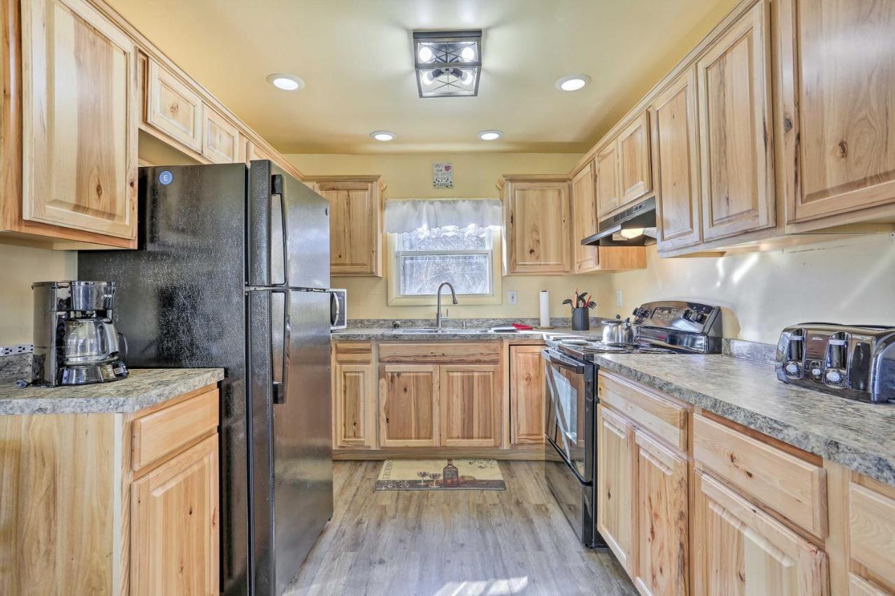 Peaceful Poconos Home With Lake And Pool Access! Long Pond Kültér fotó
