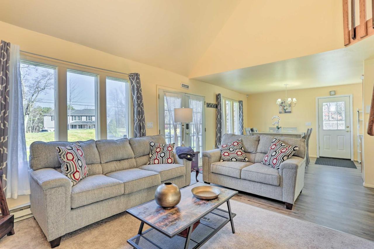 Peaceful Poconos Home With Lake And Pool Access! Long Pond Kültér fotó