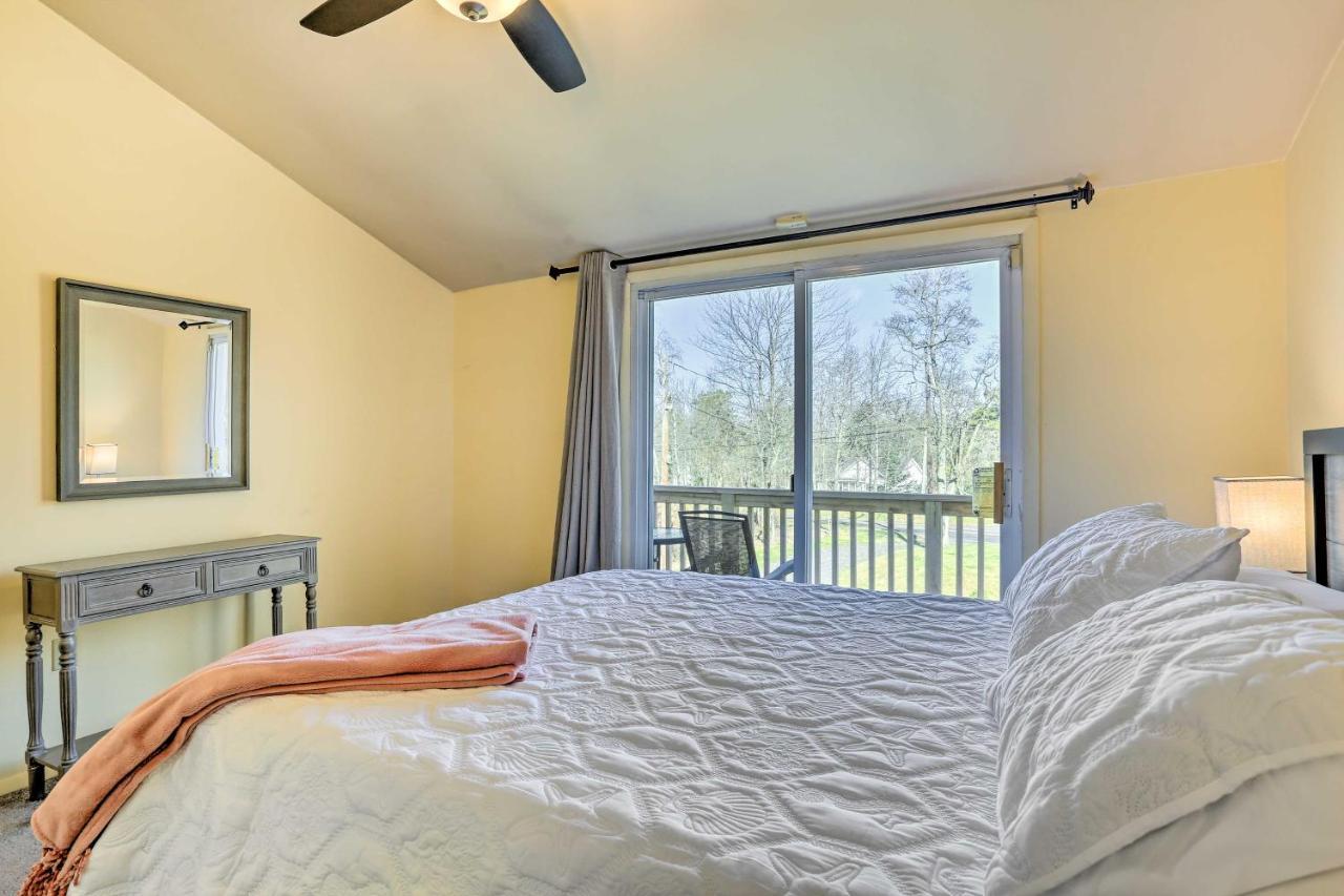 Peaceful Poconos Home With Lake And Pool Access! Long Pond Kültér fotó