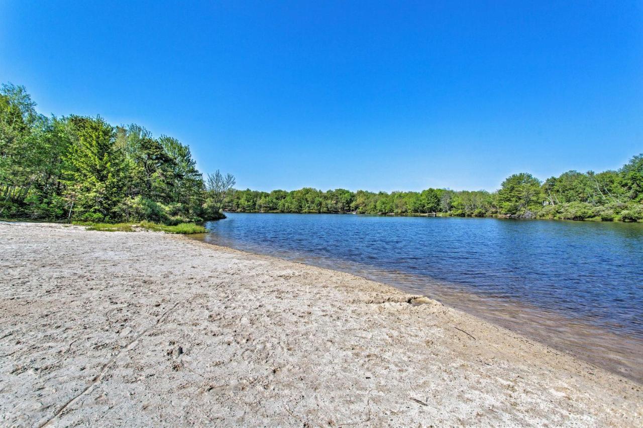 Peaceful Poconos Home With Lake And Pool Access! Long Pond Kültér fotó