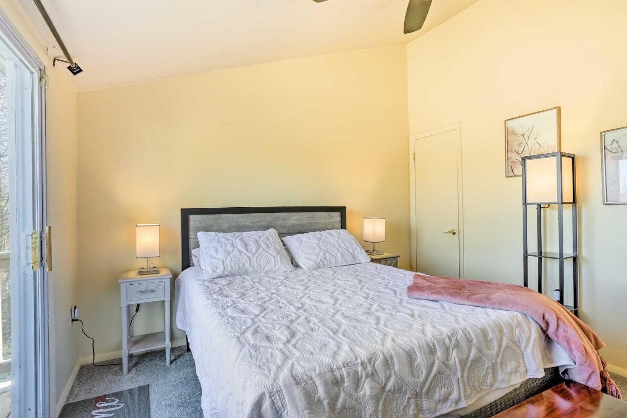 Peaceful Poconos Home With Lake And Pool Access! Long Pond Kültér fotó