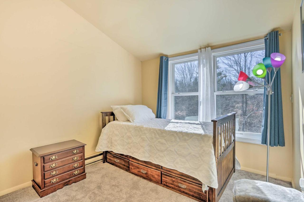 Peaceful Poconos Home With Lake And Pool Access! Long Pond Kültér fotó